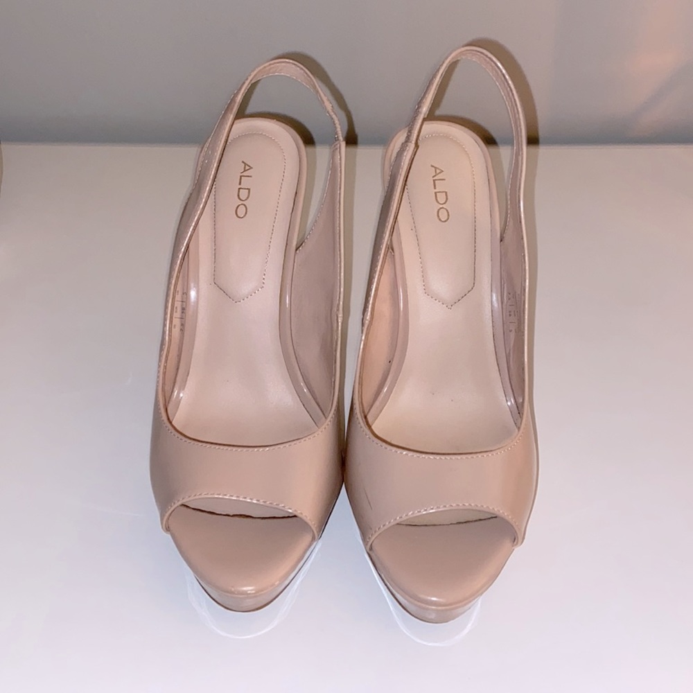 Heel. - Picture 2 of 10